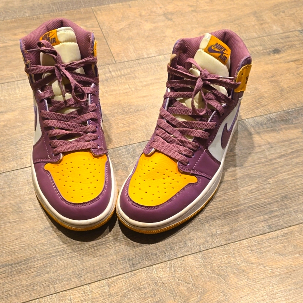 Nike tennis shoes